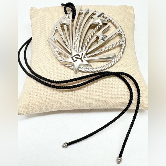 David Yurman 2021 Collectible Angelika Medallion Ornament w/Silk Cord - Picture 2 of 4